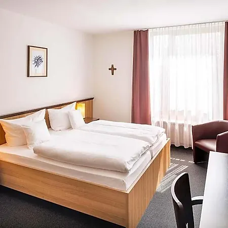 Hotel Christkoenigshaus 2*