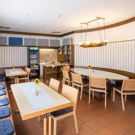 Hotel Christkoenigshaus 2*